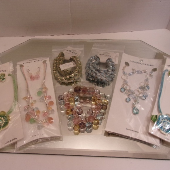 NWT 6 NECKLACES 4 EARRINGS & BRACELET RETAIL $93 J - Picture 6 of 6